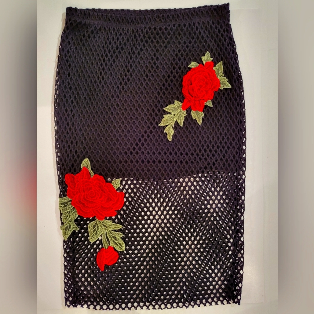 SEDUCTION Black skirt with red rose